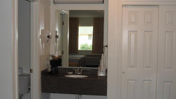 Deluxe Inn Palacios image 7