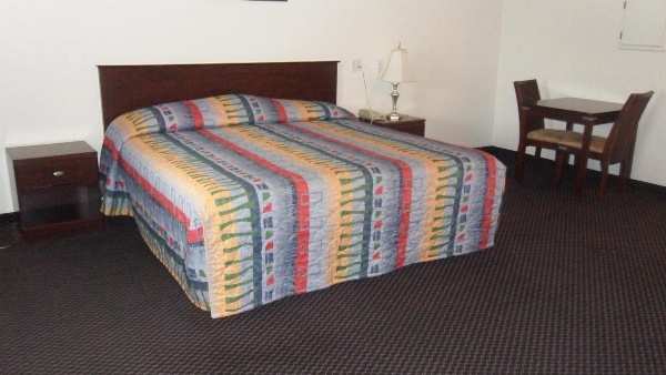 Deluxe Inn Palacios image 1