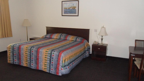 Deluxe Inn Palacios image 9