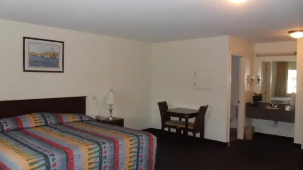 Deluxe Inn Palacios 8